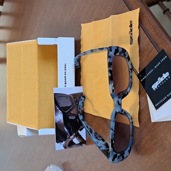 FLASH SALE Szade Recycled Sunglasses - Black and Blue - Picture 1 of 4